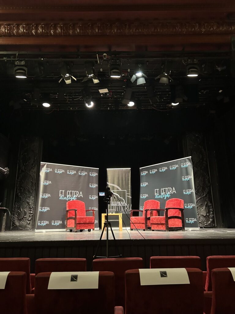 ET CETERA | Dialogy: Francesca Mannocchi a Nathan Thrall v rozhovoru s Francescem Augustem Razettem, Praha, 24. 3. 2026.