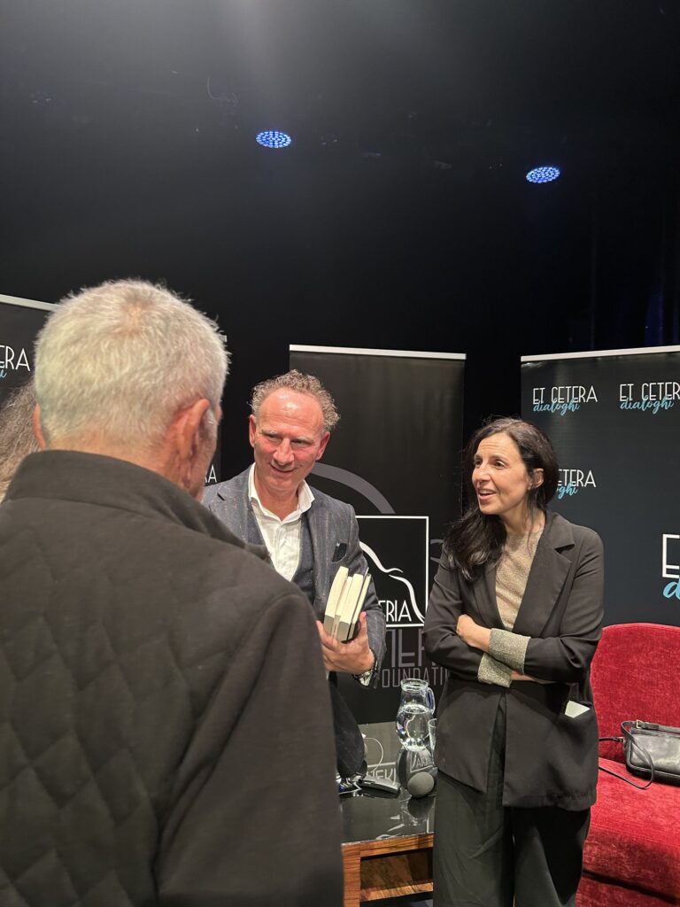 ET CETERA | Dialogy: Francesca Mannocchi a Nathan Thrall v rozhovoru s Francescem Augustem Razettem, Praha, 24. 3. 2026.