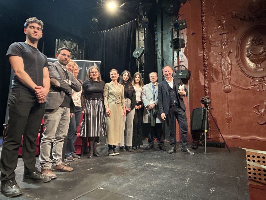 ET CETERA | Dialogy: Francesca Mannocchi a Nathan Thrall v rozhovoru s Francescem Augustem Razettem, Praha, 24. 3. 2026.
