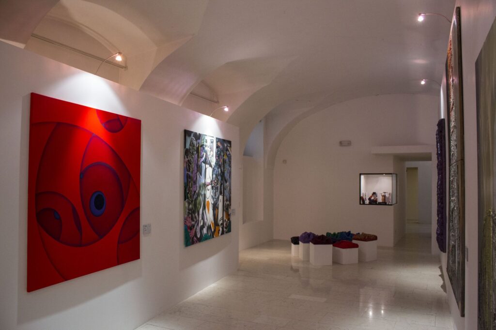 ET CETERA. Výstava současného umění mladých českých autorů – pohled do výstavy, Italský kulturní institut, Praha 2013.