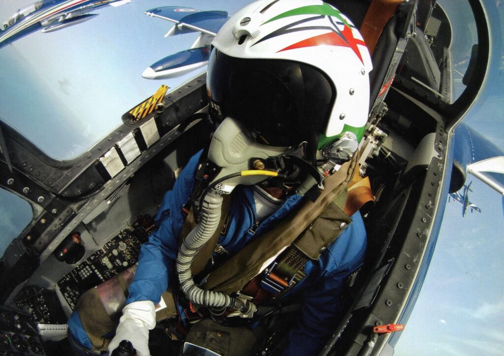 Trikolóra dlouhá padesát let. Frecce Tricolori 1961–2012 – pohled do výstavy, Italský kulturní institut, Praha 2012.