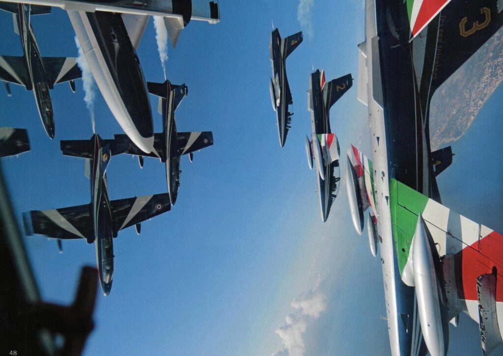 Trikolóra dlouhá padesát let. Frecce Tricolori 1961–2012 – pohled do výstavy, Italský kulturní institut, Praha 2012.