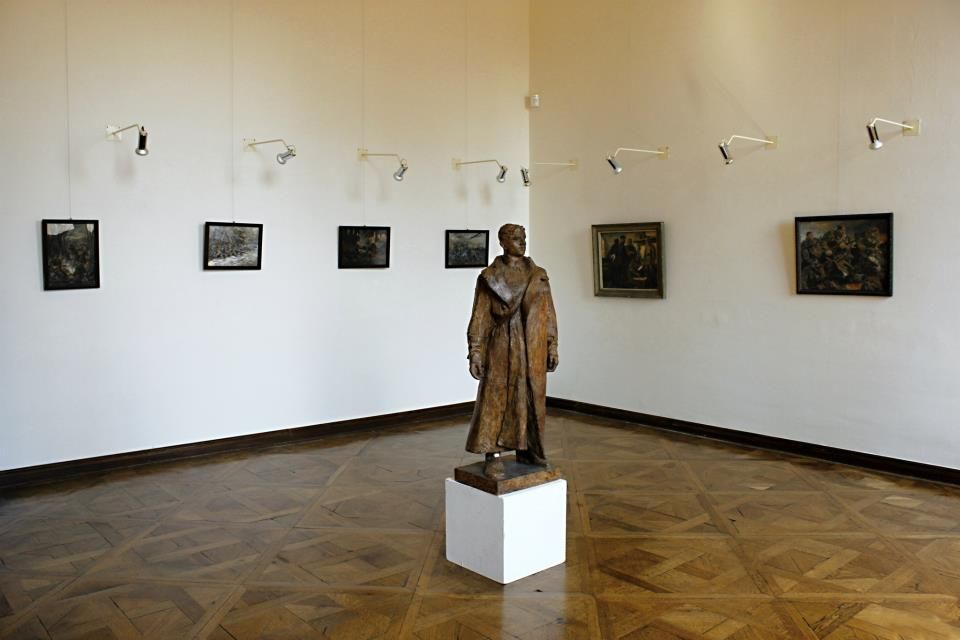 Socialistický realismus: Armáda! – pohled do výstavy, zámek Slavkov – Austerlitz, Slavkov u Brna 2013.