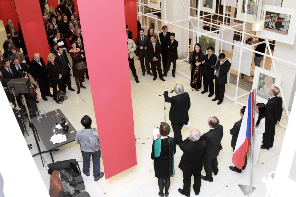 Vietnam: propagandistické plakáty – pohled do výstavy, Veletržní palác, Národní galerie, Praha 2010–2011.