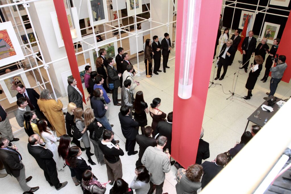 Vietnam: propagandistické plakáty – pohled do výstavy, Veletržní palác, Národní galerie, Praha 2010–2011.