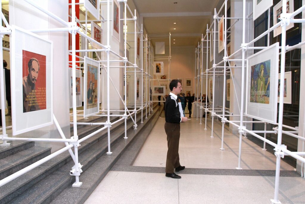 Vietnam: propagandistické plakáty – pohled do výstavy, Veletržní palác, Národní galerie, Praha 2010–2011.